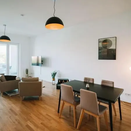 2 Zimmer Mit Balkon Apartment
