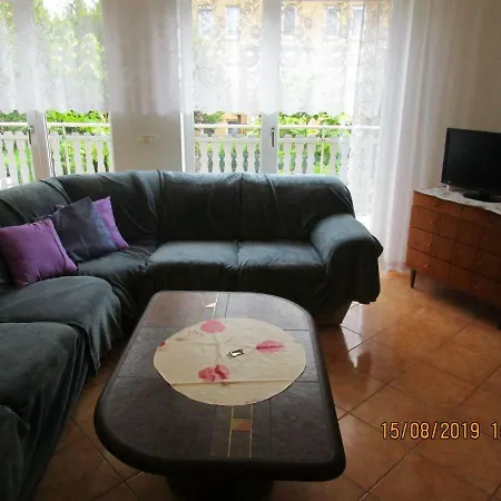 Appartement 2 Mit Balkon *
