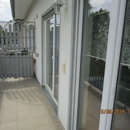 2 Mit Balkon