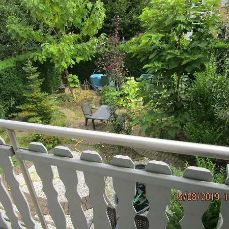 2 Mit Balkon Appartement *